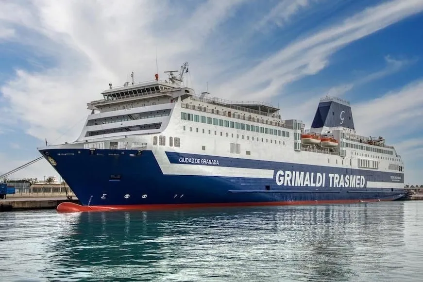 Ciudad de Granada: Modificación del cuadro eléctrico principal (MSB) del ferry Ciudad de Granada para permitir la navegación independiente con los generadores de popa.
