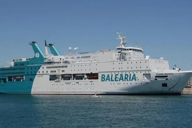 Regina Báltica: Reparación de los daños por incendio en la sala de máquinas del ferry Regina Báltica, de Baleària: nueva instalación eléctrica, detección de incendios, comunicaciones y alumbrado.