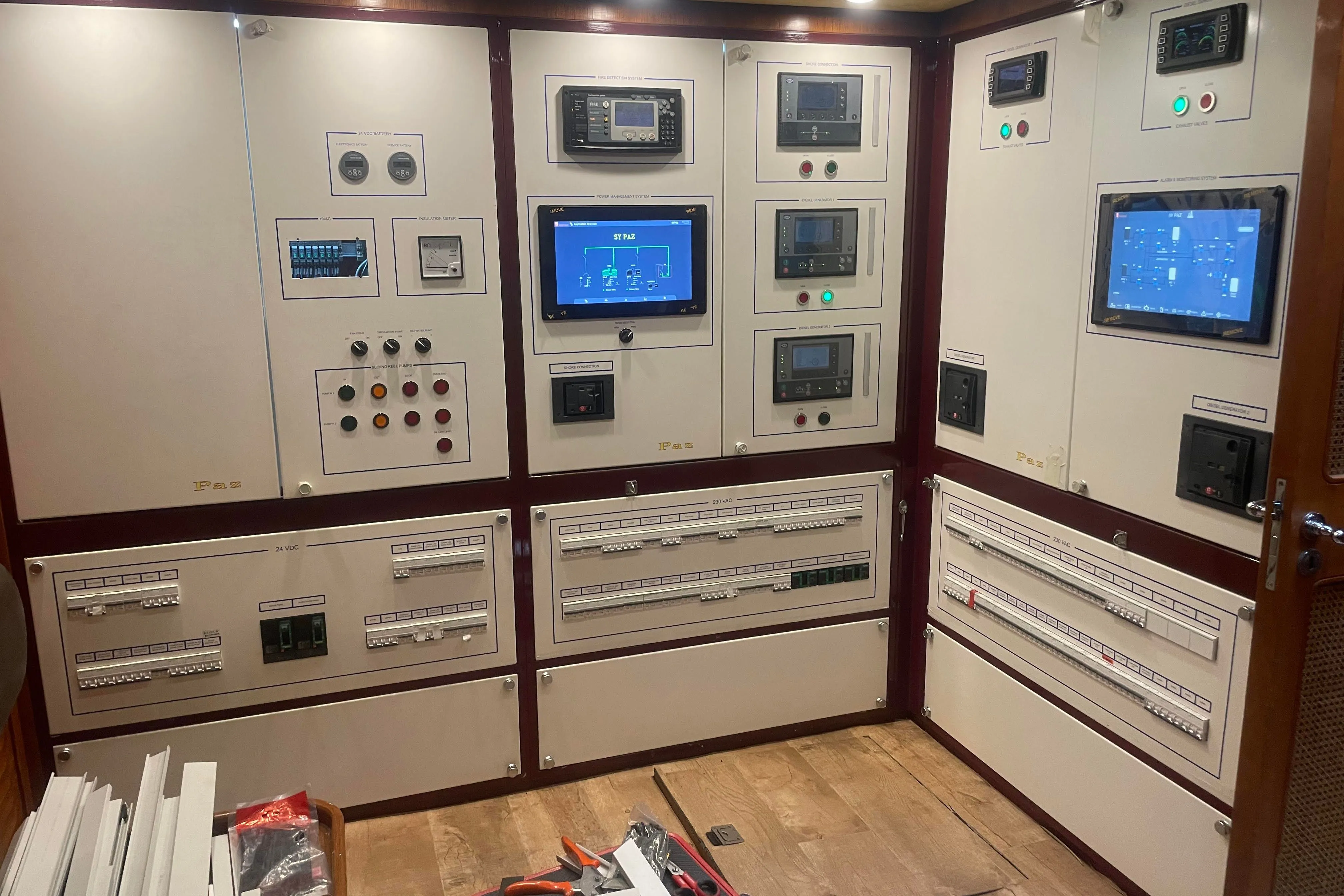 SY Paz: Reparación de la inundación en la sala de máquinas del velero SY Paz, de 43 metros, con nuevo cuadro eléctrico principal, PMS y actualización del sistema de alarmas.